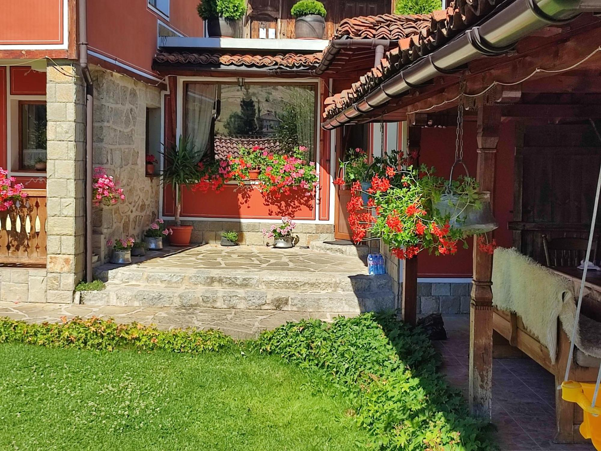 Радкината къща Hotel Копривщица Екстериор снимка